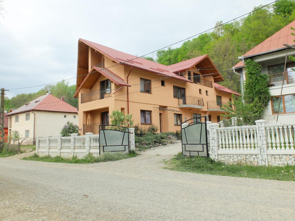 Dupa Apa La Razvan Sighetu Marmaţiei Exterior foto