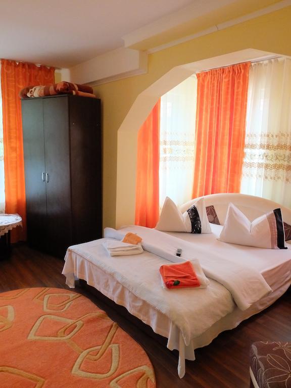 Dupa Apa La Razvan Sighetu Marmaţiei Zimmer foto